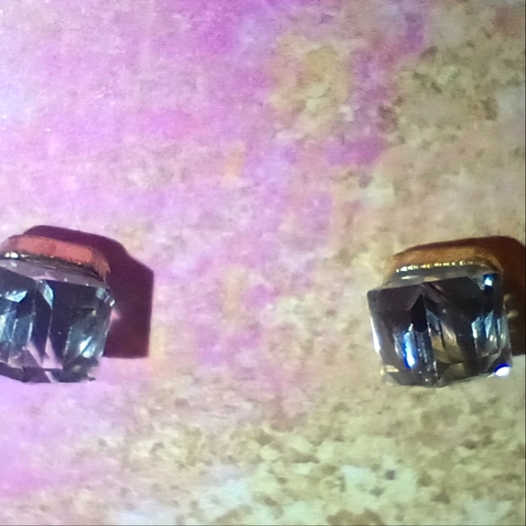 Crystal Cube Offset Post Earrings ❤️❤️❤️ Perfectly squared 😎🤓 - Picture 8 of 15